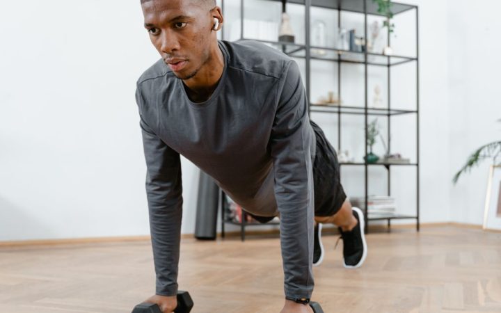 Allenamento HIIT 2026: benefici concreti per professionisti digitali