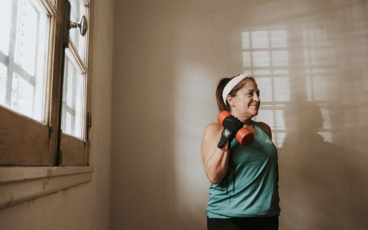 Esercizi concreti di personal training mentale per freelance digitali