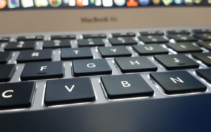 Apple risarcirà proprietari per tastiere MacBook difettose