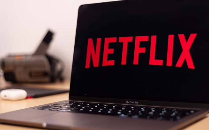 Netflix investe 587M$ in startup AI di Ben Affleck: come l’acquisizione di InterPositive può cambiare l’intrattenimento