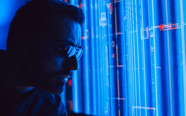 Come i guardrail AI limitano la cybersecurity offensiva: effetti reali sulla scoperta delle vulnerabilità