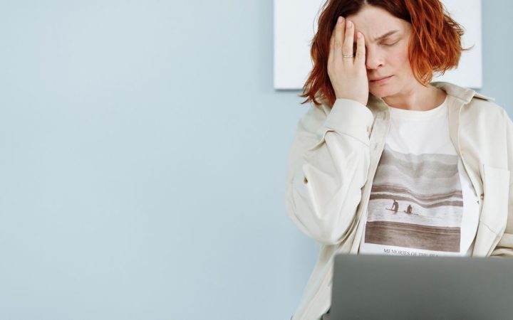 Salute mentale freelance digitali: 5 strategie efficaci 2026