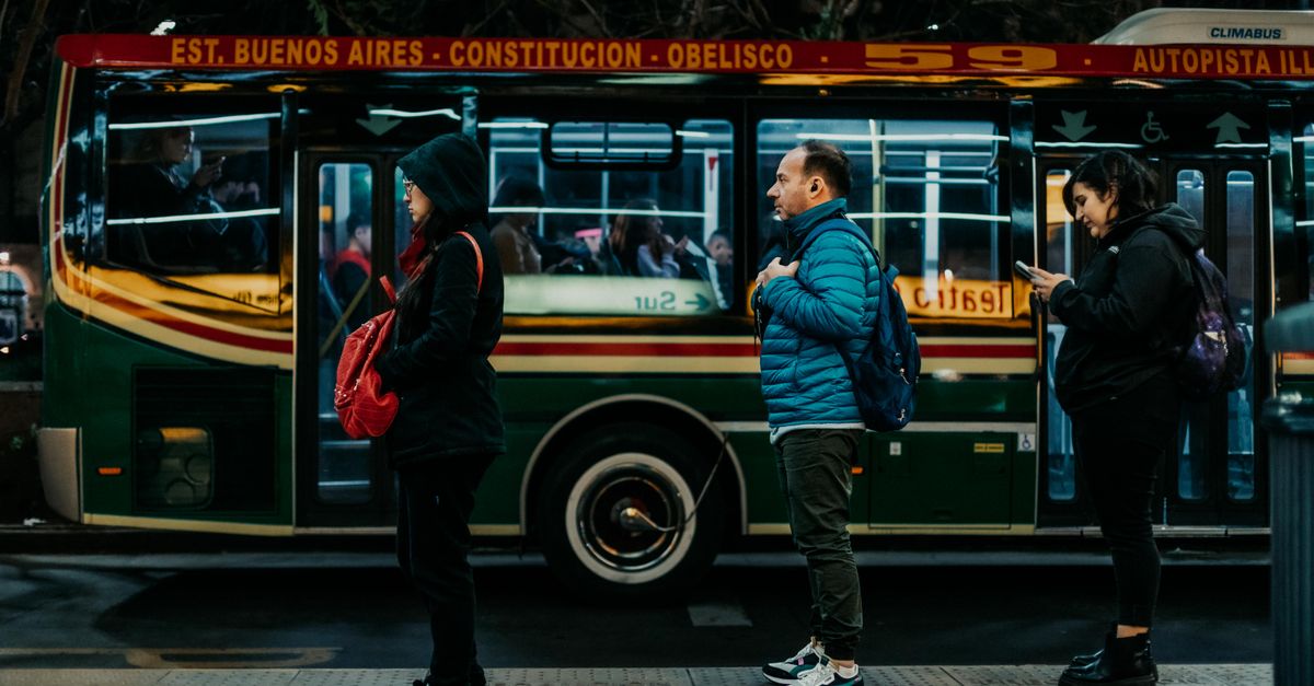 Inghilterra: tariffe autobus limitate a 2 sterline da gennaio