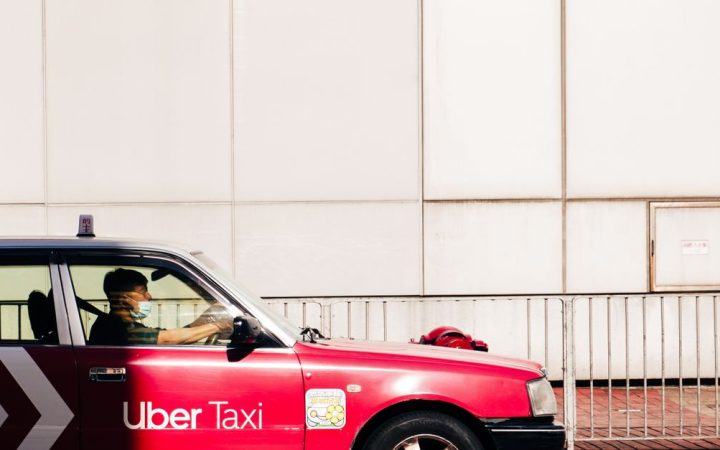 Uber multa da 825 milioni per sospensioni driver automatiche: impatti su gig economy e privacy
