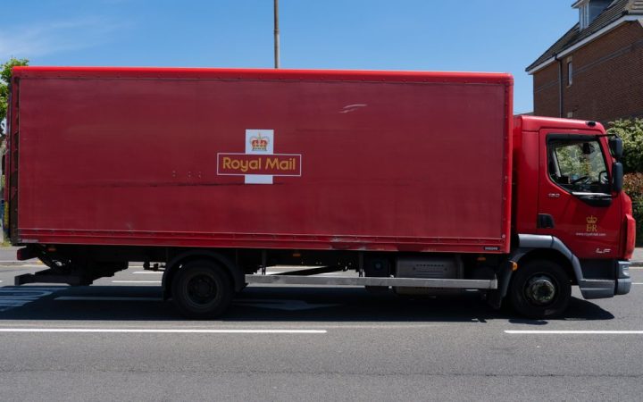 Royal Mail manca obiettivi consegna, ma segnali positivi