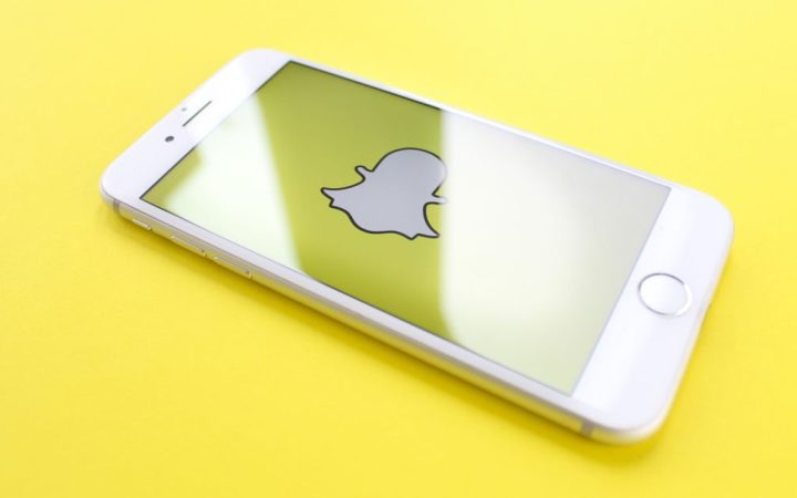 Snapchat limita video AI per combattere fake content