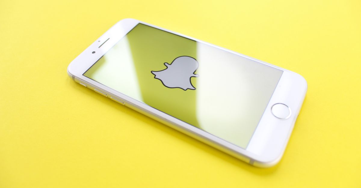 Snapchat limita video AI per combattere fake content