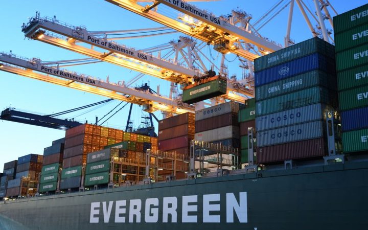 USA vieta import alcol e moto canadesi: guerra commerciale 2026