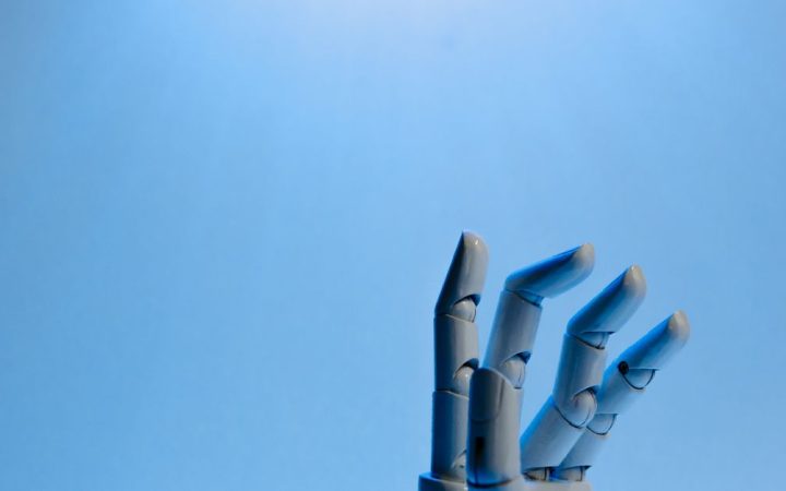 Anthropic svela il piano per rallentare lo sviluppo AI: priorità a governance e sicurezza