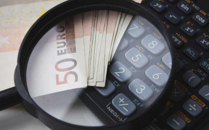 Le banche UK si aspettano tasse più alte nel budget fiscale 2026: cosa cambia