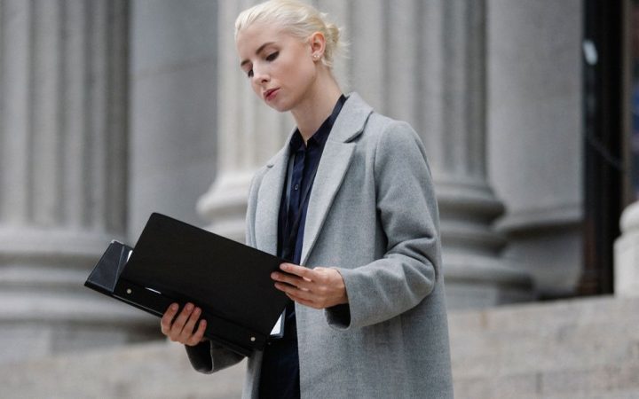 Documentario su Elizabeth Holmes: tutti i motivi del successo e l’impatto mediatico