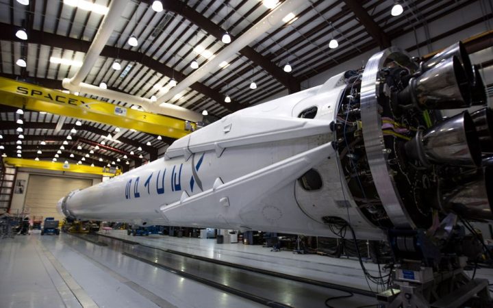 Tesla Roadster 2026: il supercar che vola con tecnologia SpaceX